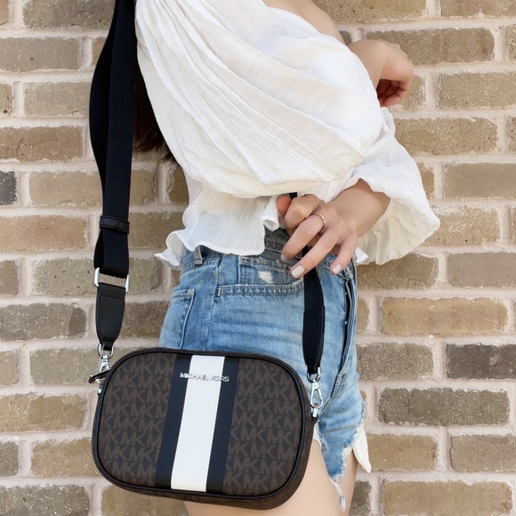 Gaby’sBags💕NWT Michael Kors oval Crossbody - Picture 2 of 11